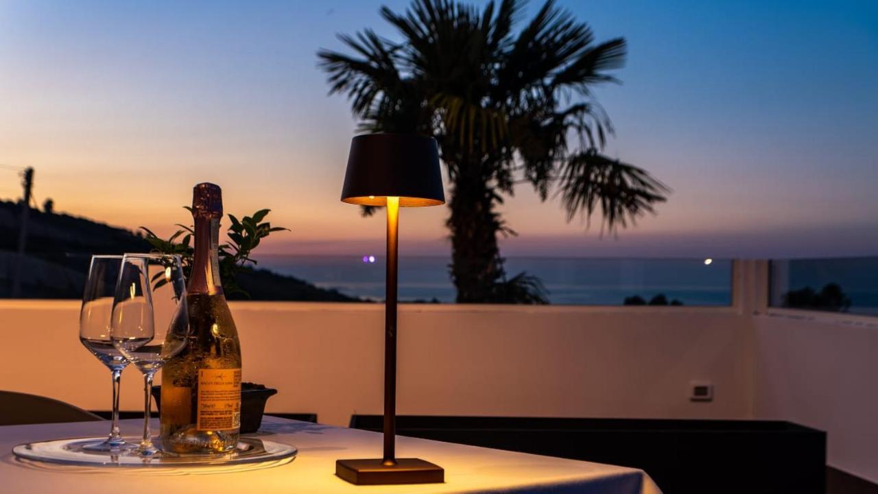 Terrazza Sul Mare Bed & Breakfast Roseto Degli Abruzzi Exterior photo