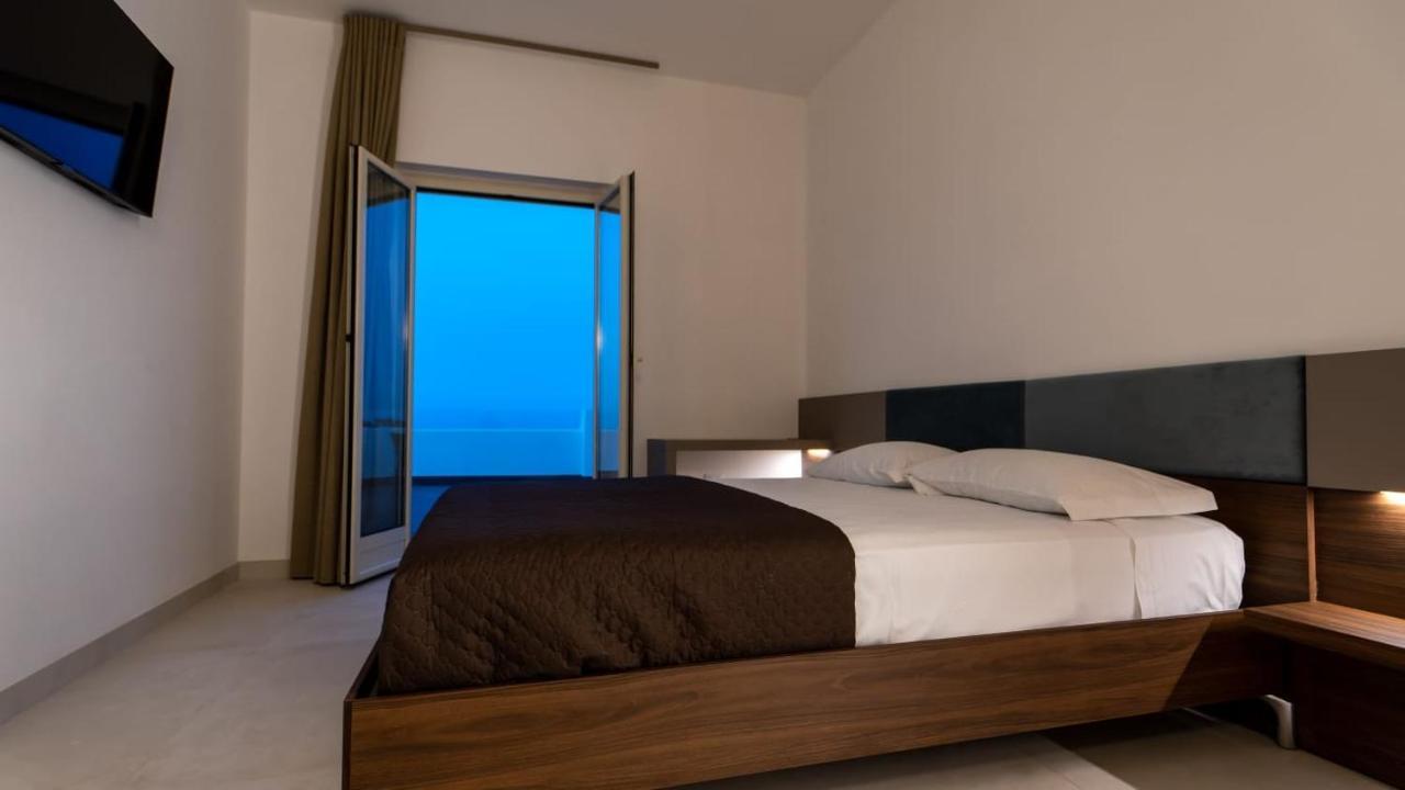 Terrazza Sul Mare Bed & Breakfast Roseto Degli Abruzzi Exterior photo