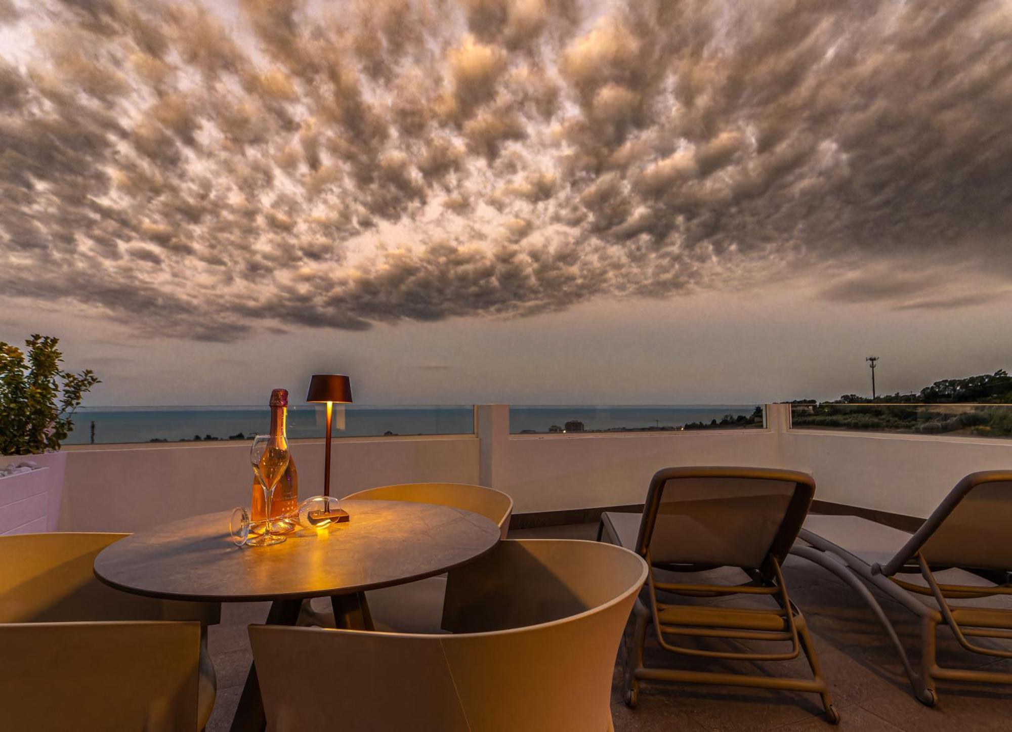 Terrazza Sul Mare Bed & Breakfast Roseto Degli Abruzzi Exterior photo