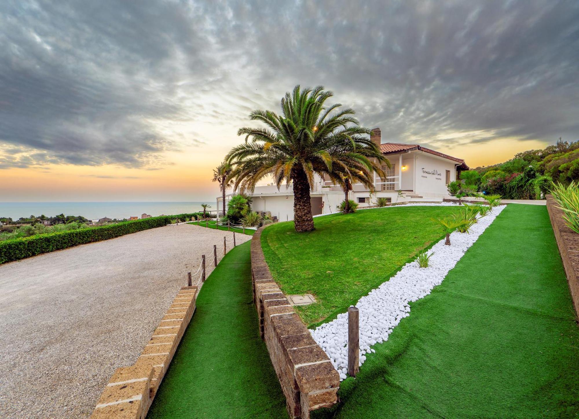 Terrazza Sul Mare Bed & Breakfast Roseto Degli Abruzzi Exterior photo
