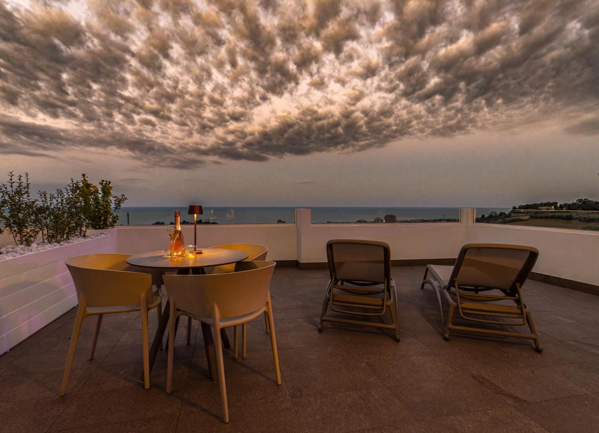 Terrazza Sul Mare Bed & Breakfast Roseto Degli Abruzzi Exterior photo
