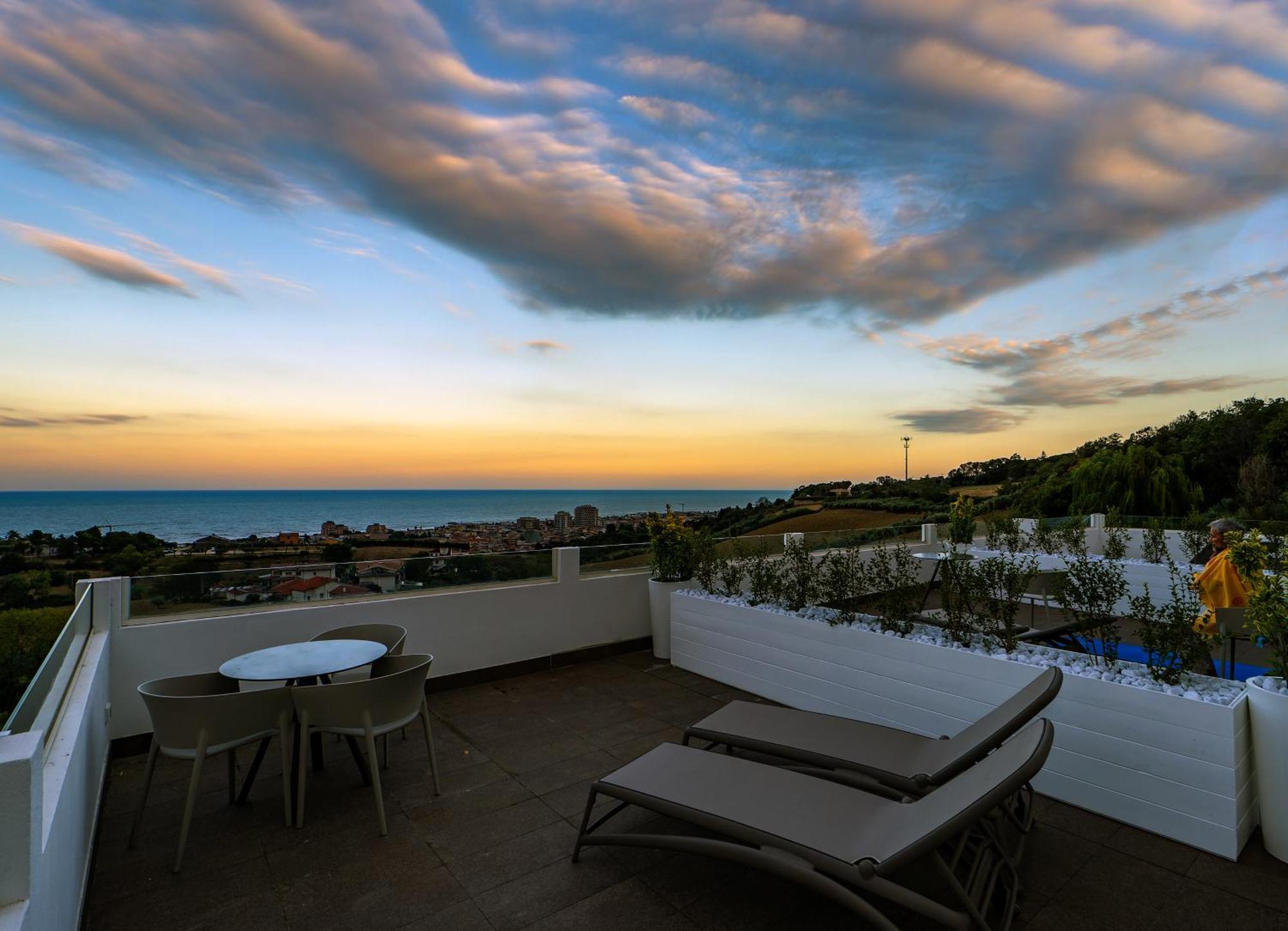 Terrazza Sul Mare Bed & Breakfast Roseto Degli Abruzzi Exterior photo